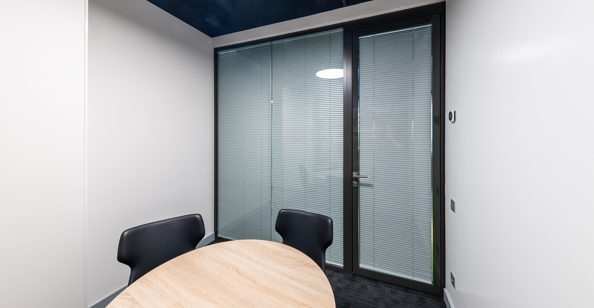 Фото проекта: Проект компании Nayada по установке систем перегородок в АО &laquo;ГНИВЦ&raquo;. Изображение № 7