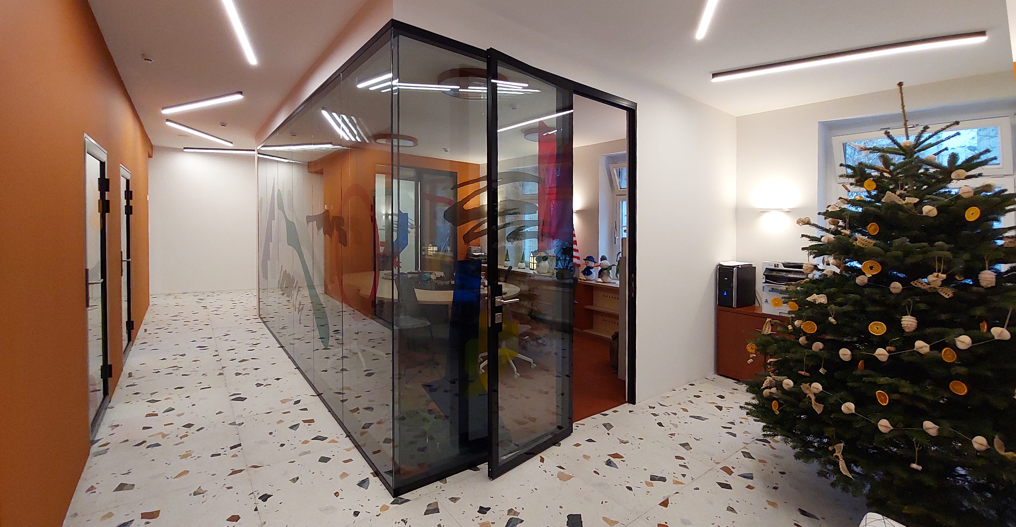 Фото проекта: Перегородки и двери в детском саду Европейской гимназии. Изображение № 4